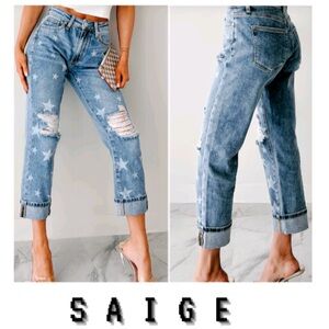 NWT Saige Medium Wash Star Print Cuffed Boyfriend Jeans